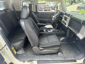 CLEAN- TITLE-USADO-TOYOTA- FJ- CRUISER- 4WD-LISTO PARA ENVIAR-PUERTA A PUERTA-ENTREGA - Product Image 4