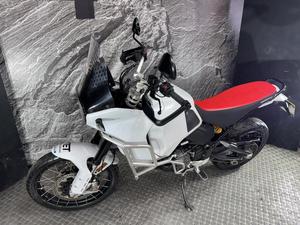 Motocicletas deportivas Ducati DesertX Strong usadas del 2022 en venta - Product Image 2