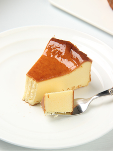 Gâteau <span class=keywords><strong>Basque</strong></span> Original Surgelé Fine Bakery 850g 8 Pouces, Gâteau au Fromage Rond Faible en Gras pour Service en Café et Restaurant - Product Image 5