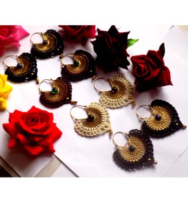 Joyería Vintage antigua, pendiente de aro chapado en oro de latón, hermoso hilo Multi Colo, cuentas doradas, pendiente de aro de macramé bohemio - Product Image 2