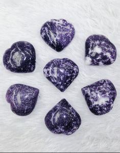 Piedra de Palma de Cristal de Lepidolita en Forma de Corazón - Piedra de Masaje de Bolsillo para el Equilibrio Natural de los Chakras del Cuerpo, Sanación Reiki y Cristal - Product Image 4