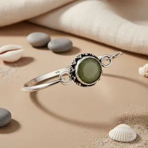 Bracelet jonc en argent 925 fin avec pierre verte pour femme, à porter au quotidien - Product Image 3