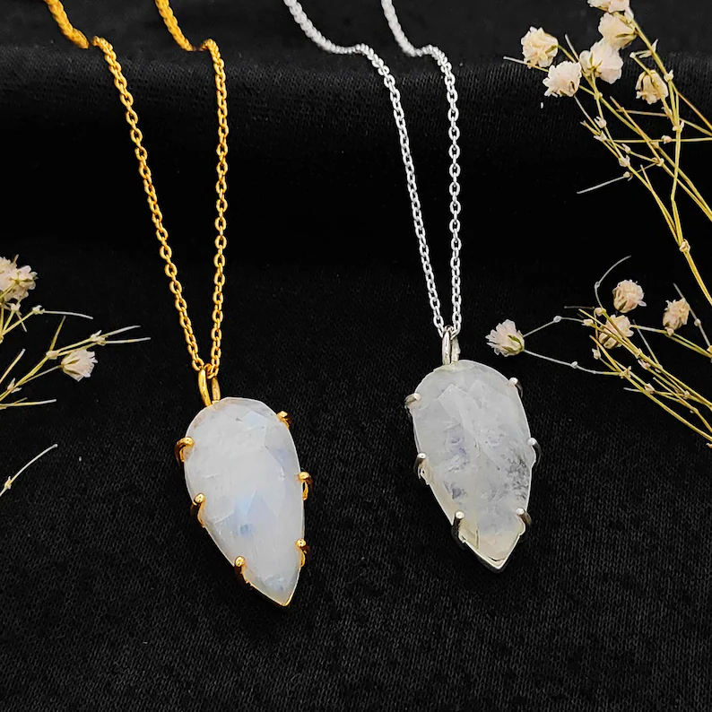 มูนสโตนสีรุ้ง