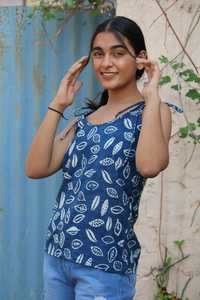 Vestido de algodón con estampado floral de bloques para mujer hecho a medida Base amarilla con tops sin mangas para bodas Reventa en tiendas de ropa - Product Image 2