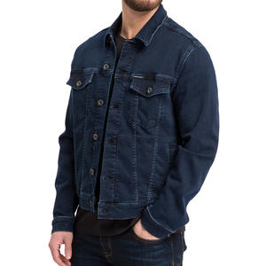 Elegante chaqueta de mezclilla para hombre diseñada con un ajuste regular y un estilo moderno que la hace adecuada para el uso diario informal - Product Image 5