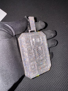 จี้เพชรโมอิสซาไนต์ทรงตัวอักษรแบบกำหนดเอง Iced Out VVS สไตล์ฮิปฮอป เงินแท้ 925 ประดับเพชรหรูหรา รูปทรงสี่เหลี่ยม ของขวัญสุดหรูสำหรับเธอ - Product Image 4