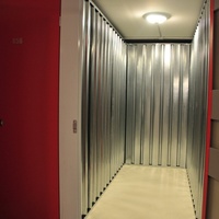 Stockage en libre-service à bas prix avec porte battante Casier de stockage en cabine en acier galvanisé Mini unité de stockage en libre-service personnalisée