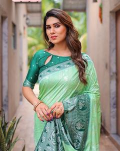 Tissage Banarasi Zari multicolore pour femmes Royal et Rich Dhwaja Export avec un beau sari imprimé numérique floral - Product Image 2