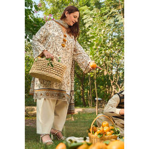 ชุดสูทผ้าลอนพิมพ์ลาย 3 ชิ้นสำหรับผู้หญิง พร้อมผ้าคลุมไหล่ รุ่น CL-62117 - Product Image 3