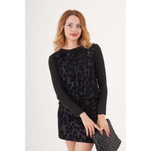 Conjunto de Dos Piezas de Punto Bordado en Gamuza Negra para Mujer, Marca Lustrin, al por Mayor, con Top y Falda, Elegante y Cómodo para Todas las Temporadas - Product Image 1