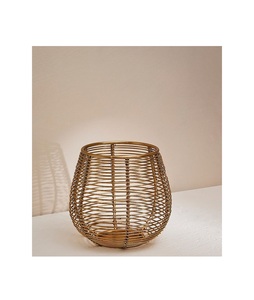 Elegante portavelas de metal de diseño antiguo, perfecto para acogedoras mesas de cena románticas y arreglos para el hogar - Product Image 4