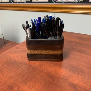 Porte-stylo incurvé en bois foncé organisateur de bureau élégant porte-crayon Unique fait main bureau usage domestique en gros de l'Inde - Product Image 1