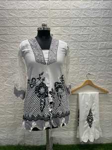 Traje Palazzo de secuencia de bordado Georgette de satén de último diseñador de Fab Zone - Product Image 3