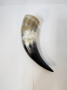 Corne à boire Viking artisanale avec support en cuir Chope en corne de buffle naturelle pour hydromel, bière et - Product Image 2