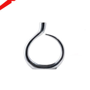 Bougeoir en métal fini argenté de forme ronde de regard moderne pour le décor de table - Product Image 1