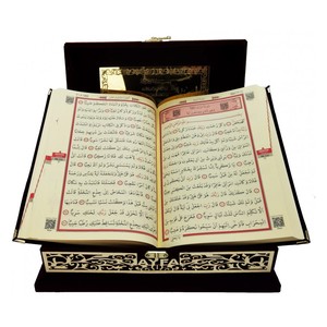 289PL บอร์โดซ์ กล่องไม้หุ้มกำมะหยี่สำหรับใส่คัมภีร์อัลกุรอาน พร้อมแผ่นอะคริลิก ขนาด 17x24 ซม. 616 หน้า เหมาะสำหรับงานแต่งงานหรือเป็นของขวัญ - Product Image 1