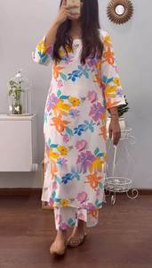 Ensemble de pantalons Kurti imprimés floraux confortables et élégants vêtements ethniques indiens légers pour femmes idéal pour un usage quotidien au bureau - Product Image 2