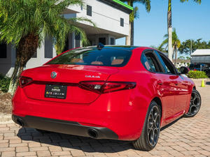 Vehículo Eléctrico Alfa Romeo Giulia Ti 2022 con Autonomía de 601-700 km y Batería de 90-110 kWh - Product Image 3