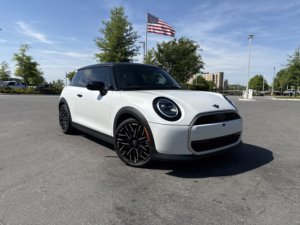 Vehículos Usados Seminuevos 2025 MINI Hardtop 2 Puertas Cooper S FWD Hatchback Listo para Enviar - Product Image 6