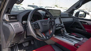 Lexus LX700h OVERTRAIL 3.4L V6 TURBO 408HP/5200RPM 6 CYLINDRES 7 PLACES TRANSMISSION AUTOMATIQUE 10 VITESSES LX700h D'OCCASION ÉTRANGÈRE 2025 - Product Image 3