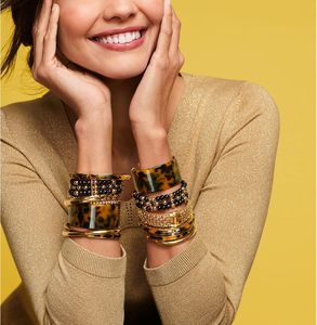 Bracelet d'ange personnalisé en résine noire et blanche à la mode avec accessoire de bijoux en diamant de perle de conception ouverte pour les mariages - Product Image 6