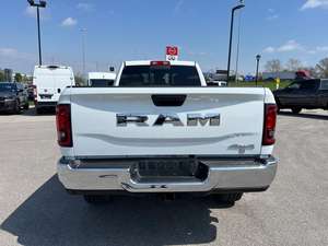 Oferta Limitada: RAM 2500 Tradesman Crew Cab 4x4 2025 con Caja de 8' - Product Image 4