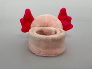 Pulsera Axolot de la colección Wrist Buddies de Wild Planet - Product Image 5