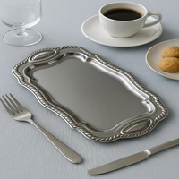 Plateau de service classique en acier inoxydable de qualité supérieure avec plateau brillant poli durable et élégant pour la cuisine à manger à bon prix