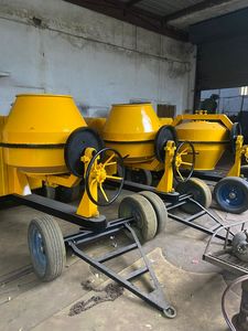 เครื่องผสมคอนกรีตเครื่องยนต์ทรงพลัง & กระปุกเกียร์ทนทานใช้งานได้อย่างมีประสิทธิภาพรถผสมคอนกรีตพร้อมส่วนประกอบหลัก - Product Image 4