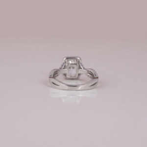 Radiant Cut Lab Créé Diamant Halo Cluster Réglage Bague de Fiançailles 14KT Plaqué Or Massif Bague Diamant Tendance Sans Conflit - Product Image 5