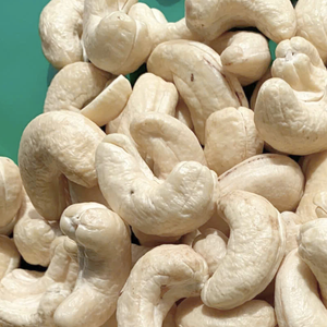 Wholesales Vietnam Cashew Nuts W320 Cashew Nuts W320 Cashew Nut WW180, WW240, WW320 WS OEM, ODM - Product Image 1