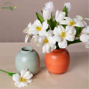 Vase de table en bambou moderne enroulé avec un design durable et écologique, matériau naturel, finition mate douce pour les espaces contemporains - Product Image 1