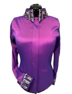 Camisa de espectáculo occidental vaquera hecha a mano en púrpura impresa en tela de tafetán elástico para uso ecuestre - Product Image 1