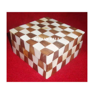 Boîte de chocolat décorative en nacre pour le mariage et les cadeaux d'affaires. - Product Image 1