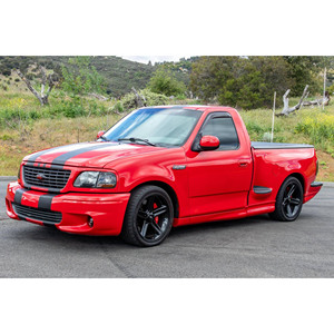 Ford F-150 SVT Lightning Turbo R15 Usada de 2024, Volante a la Izquierda, Cuero Oscuro, Alto Torque, Clásica, de Alto Rendimiento, Leyenda de la Calle, en Venta - Product Image 1