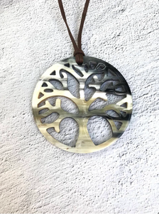 Colgante de cuerno de búfalo natural hecho a mano de La India de alta calidad con detalle de latón, regalo de Navidad único, joyería de cuerno de búfalo DE LA India - Product Image 2