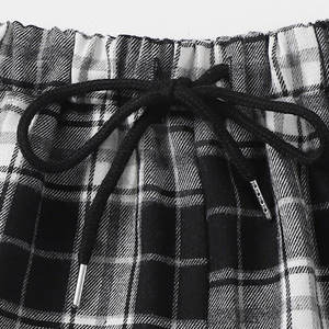 Short décontracté respirant taille moyenne pour femme avec tissu extensible confortable Short d'été en coton/polyester doux au toucher - Product Image 3