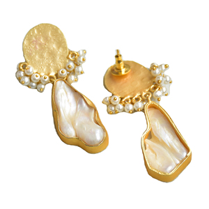 Pendientes de Perlas Premium con Gema Pulida, Recubrimiento en Tono Dorado y Joyería de Calidad Artesanal - Product Image 3