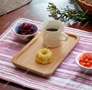 Bandeja de servicio de bambú de madera rústica versátil con laca funcional Ana bandeja organizadora de bebidas de alimentos para el hogar para uso en la cocina - Product Image 4