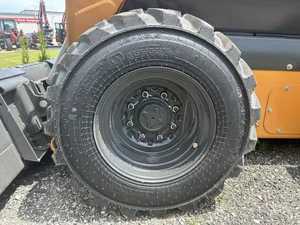 รถตักล้อยาง SR240B ปี 2024 ใหม่/มือสอง พร้อมเครื่องยนต์ดีเซล ระบบไฮดรอลิก ENERPAC ขับเคลื่อน 4 ล้อ และเกียร์รถตักหน้า จัดส่งรวดเร็ว - Product Image 6