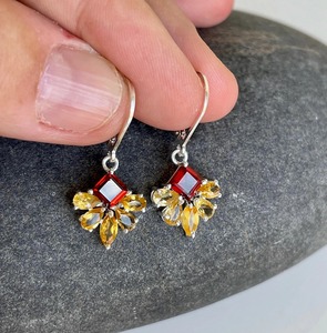 Boucles d'oreilles fleuris en topaze jaune doré et grenat, délicats et lumineux, en argent sterling 925, pierre de naissance de novembre, pour une touche de vitalité - Product Image 3