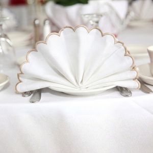 Serviette de table en coton beige de luxe avec bord festonné pour mariage et réceptions - Product Image 2