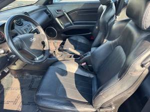 Hyundai Tiburon GT V6 d'occasion à bas prix, modèle 2004, à vendre - Product Image 3