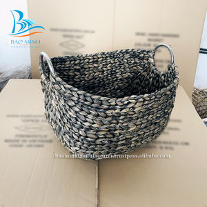 Cesta de Almacenamiento Ecológica de Jacinto de Agua Natural, Material de Ratán Negro con Asas, Hecha en Vietnam, Bao Minh D1696 - Product Image 3