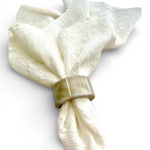 Anillo de Servilleta Moderno de Ónix Natural con Tonos Cálidos Sutiles para una Decoración Elegante de Mesa de Comedor, Único - Product Image 1