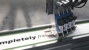 Marcador Láser de Fibra Portátil Más Vendido para Marcado de Metal en Sitio, Números de Serie e Identificación Industrial - Product Image 4