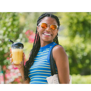 Mini exprimidor con taza, exprimidor negro y plateado compacto de 400 vatios con tolva de 2 pulgadas, fácil limpieza y taza de 16 onzas para jugo fresco - Product Image 2