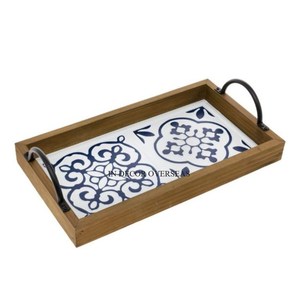 Bandeja para servir artículos de comida con bordes curvos en forma de rectángulo hecho de madera de excelente calidad con mango de Metal de diseñador Floral chapado en oro - Product Image 6