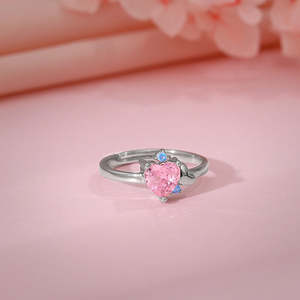 Anillo de plata para hombre de Hip Hop con corazón Rosa Diseño geométrico de platino Ajuste invisible Colección de San Valentín chapada en rodio - Product Image 1