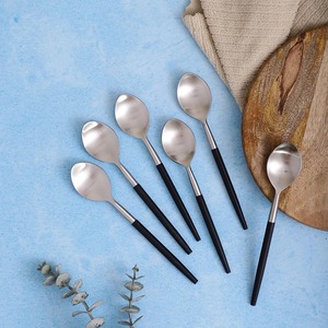 Cuillère moderne en acier inoxydable finition argentée adaptée à la cuisine et à la collection de vaisselle - Product Image 6